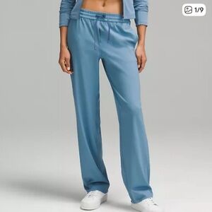 Lululemon Straight-Leg Mid-Rise Luxtreme pants in blue size M